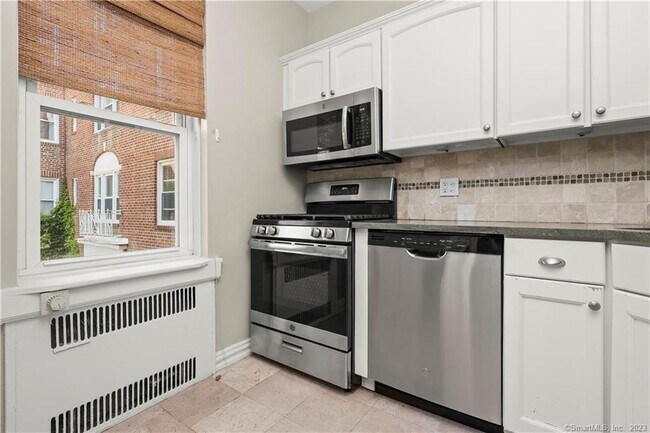 Building Photo - 70 Strawberry Hill Ave