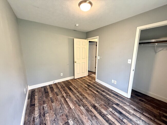 Building Photo - 709 W Columbia St