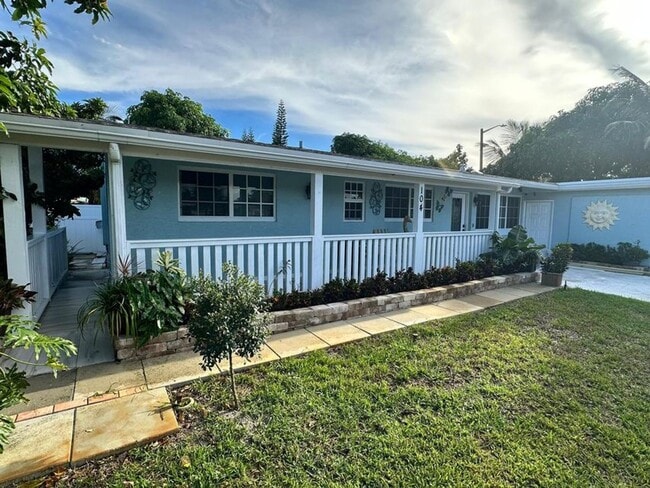 Building Photo - 104 NE 16th Ave