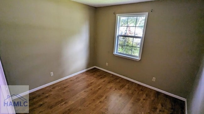 Building Photo - 927 Greenbriar Trial