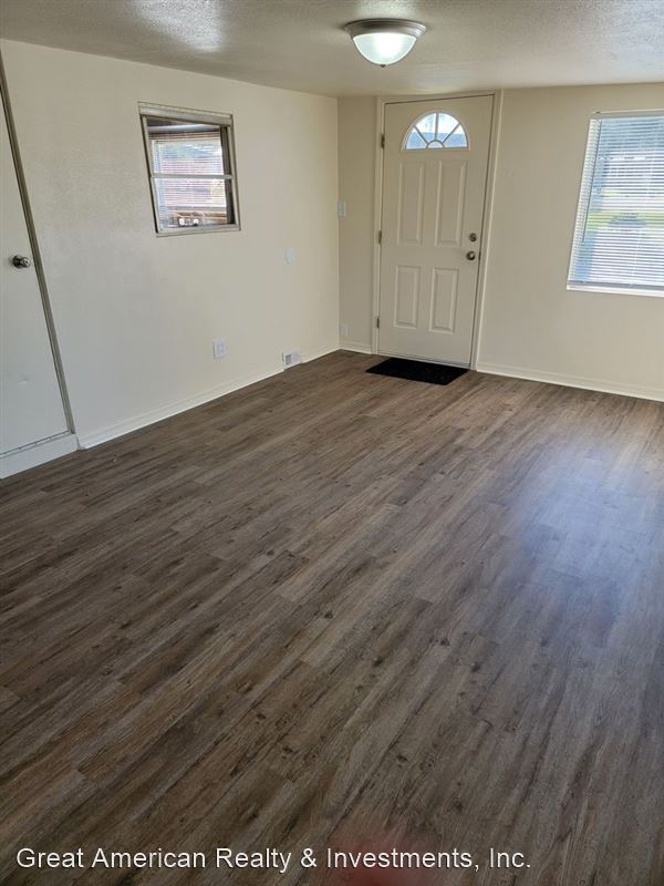 Primary Photo - 3670 E Squaw Valley Dr