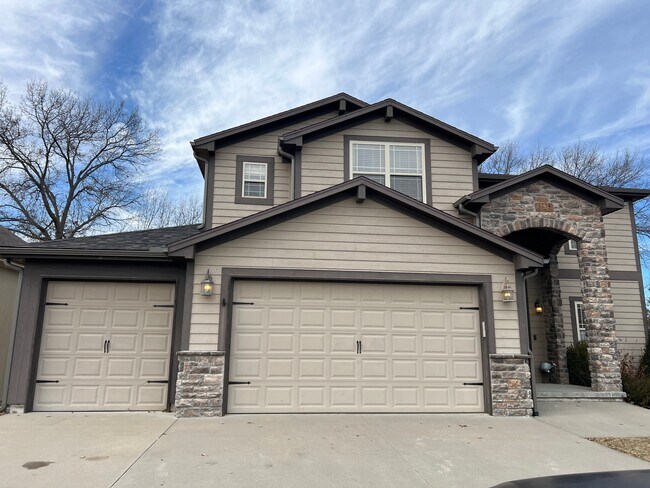 Building Photo - 1234 Vivian Dr