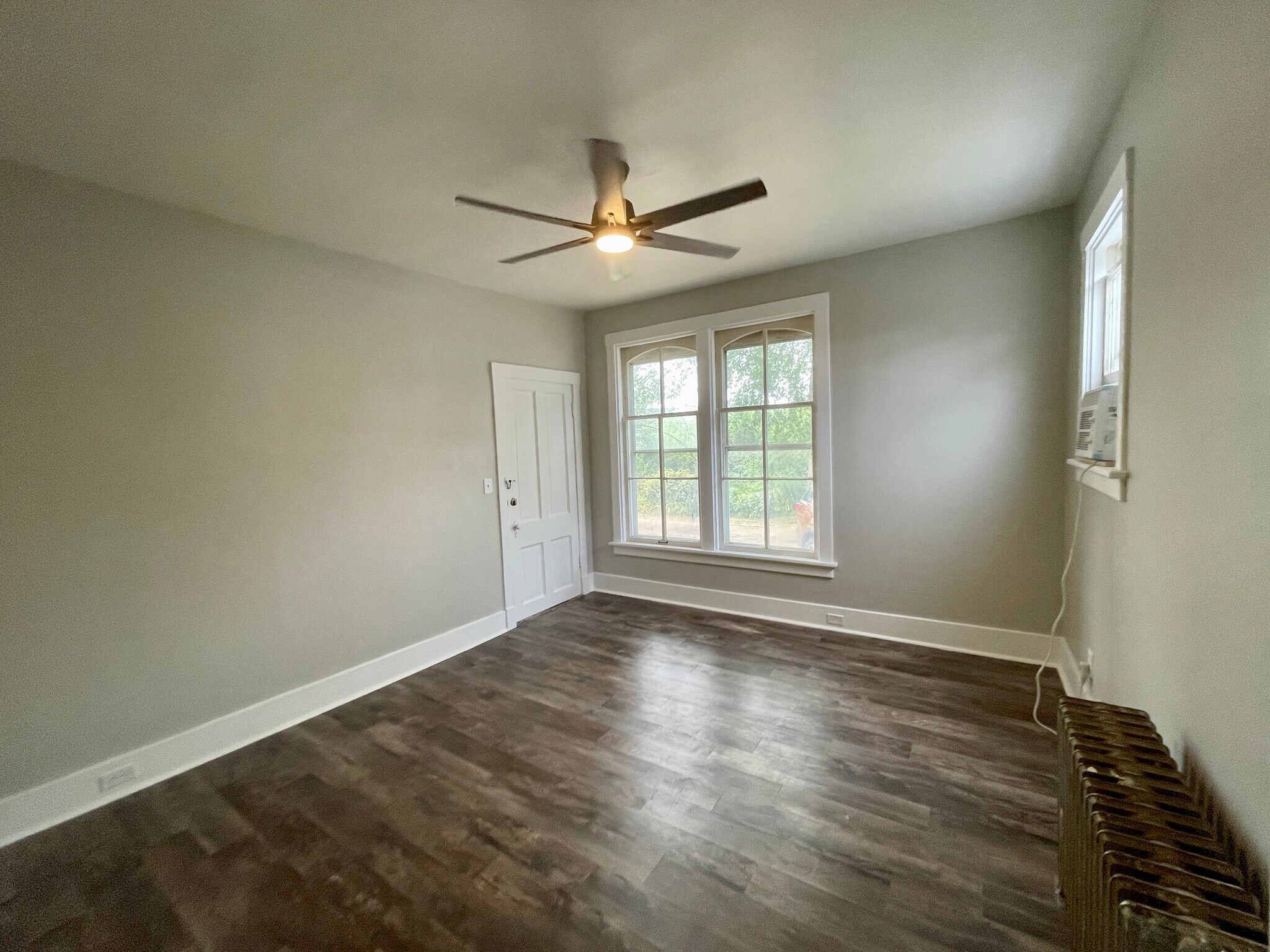 Living room - 110 S Pleasant St