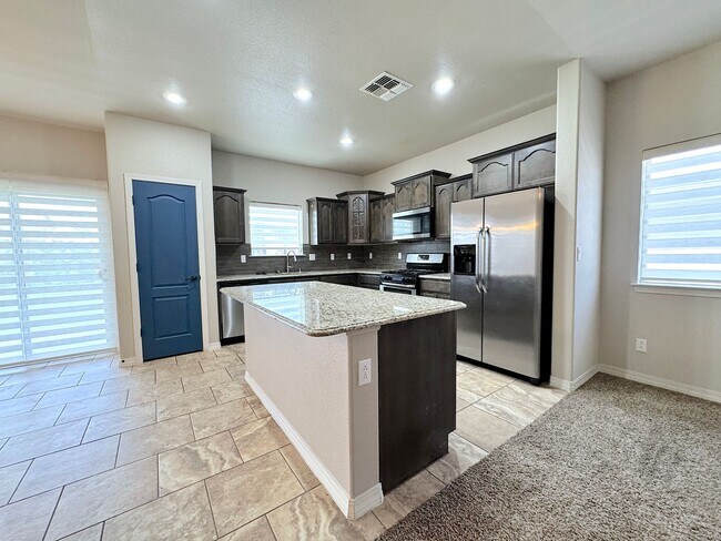 Building Photo - West El Paso 4 bed Refrig A/C