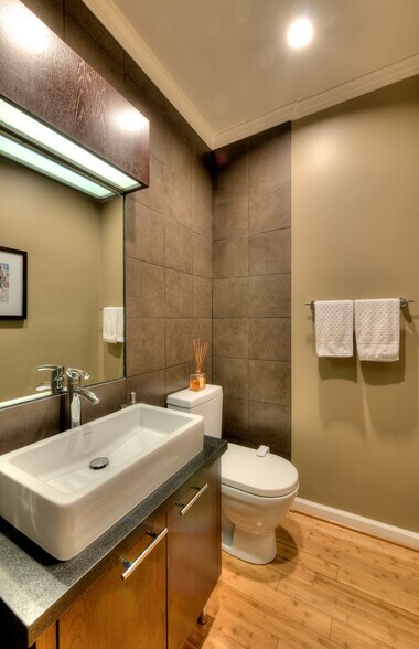 Building Photo - 2663 Centinela Ave
