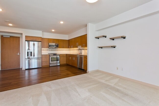 Building Photo - Available May 1st, One Bedroom One Bath Condo in Kakaako