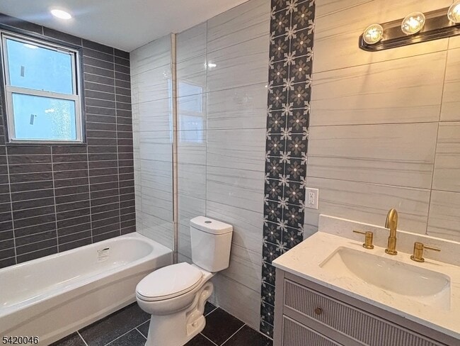 Building Photo - 546-550 E 25th St