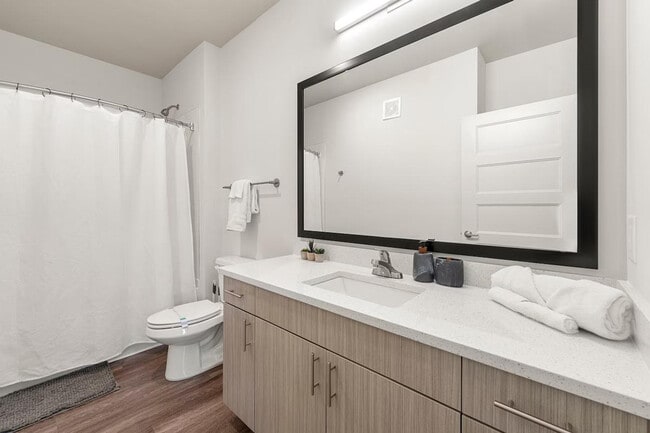 Building Photo - 2048 Bolton Dr NW