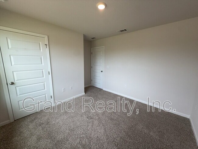 Building Photo - 9330 Tara Cir