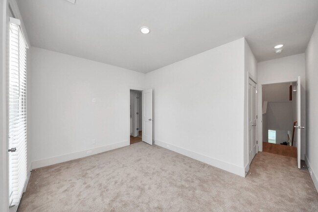 Building Photo - 1053 Glenn Ave