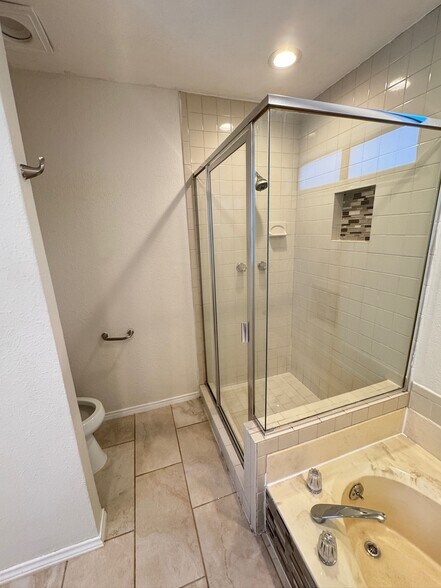 Building Photo - 5100 Verde Valley Ln