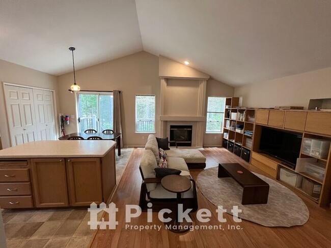 Building Photo - 3 Bedroom Rambler in McCormick Woods!