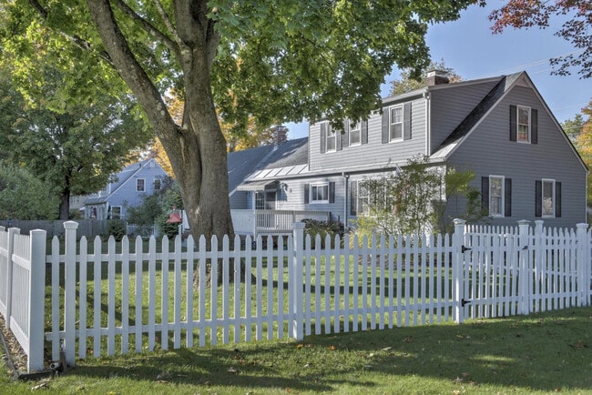 Building Photo - 35 Hastings Ave