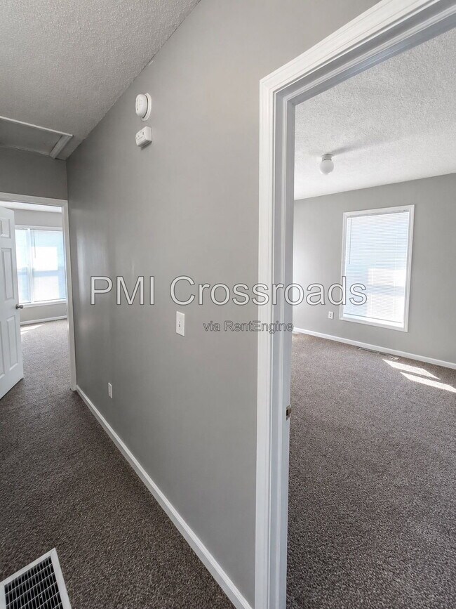 Building Photo - 153 S Cypress Ave