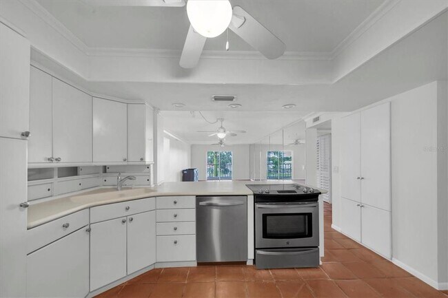 Building Photo - 4900 38th Way S