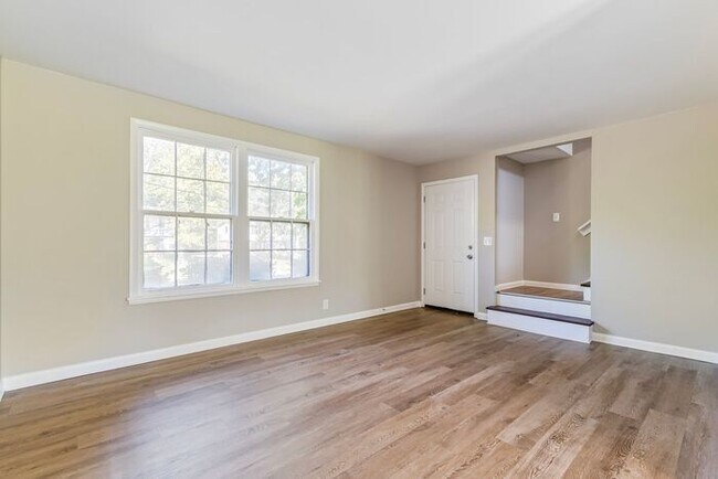 Building Photo - Charming 3-Bedroom 1.5 Bath Oasis in Bellevue