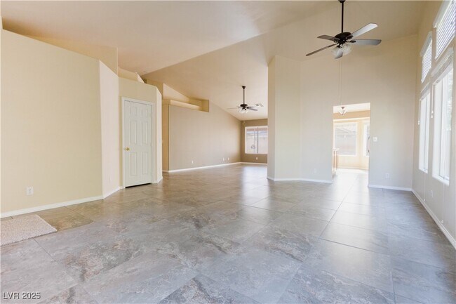 Building Photo - 4633 Califa Dr