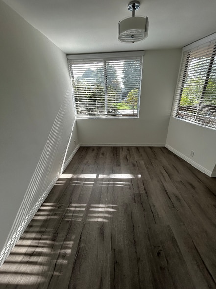 Building Photo - 12221 San Vicente Blvd