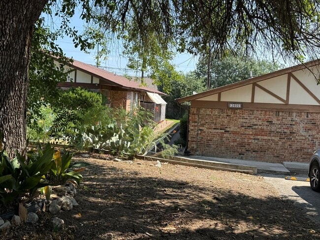 Building Photo - 3405 Willowrun Cove