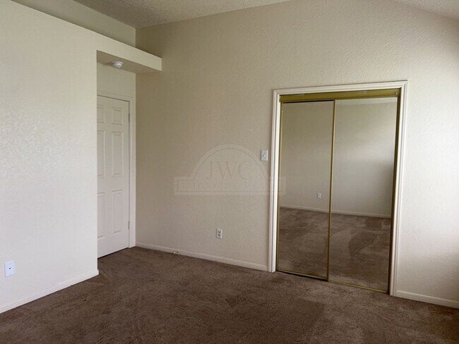 Building Photo - 4004 Riverrock Dr