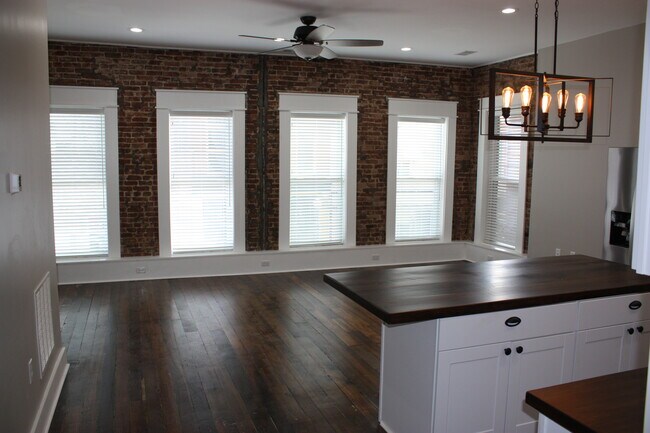 Family/Great Room - 717 Main St