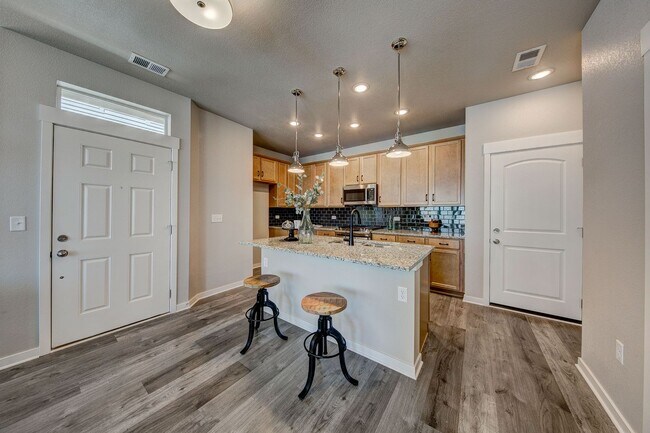 Building Photo - Gorgeous New Build 3 Bed 2 1/2 Bath in Tim...