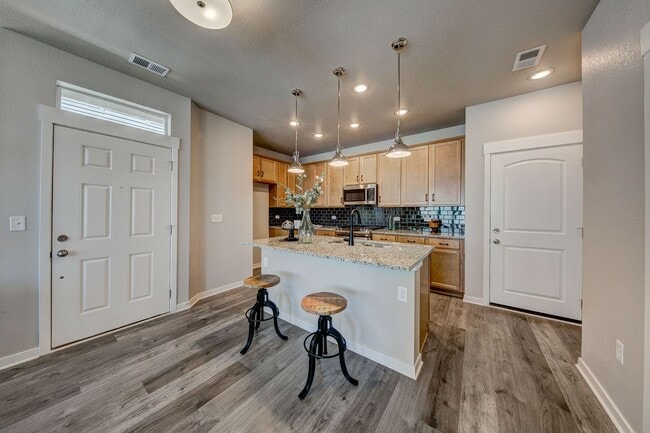 Building Photo - Gorgeous New Build 3 Bed 2 1/2 Bath in Timnath Lakes!