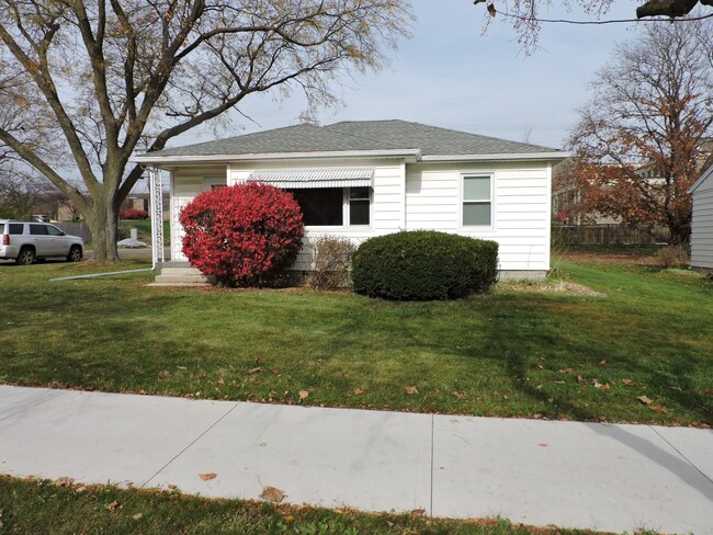 Primary Photo - 2 bedroom, 1 bath house