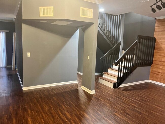 Building Photo - 10733 Sandpiper Dr