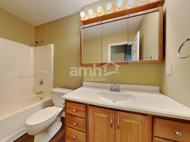 Building Photo - 2524 Cinema Dr