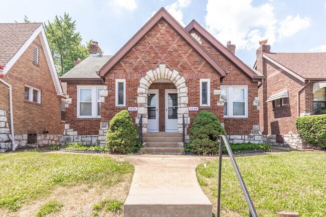 Building Photo - 5736 Chippewa St