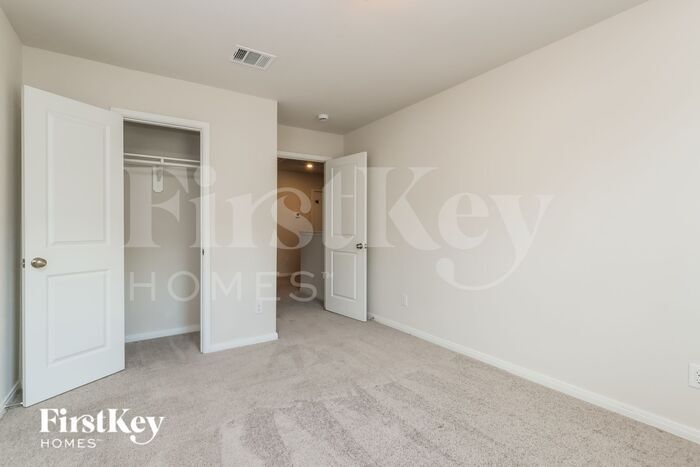 Building Photo - 10083 Cerritos dr