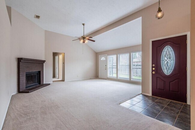 Building Photo - 10418 N Pagewick