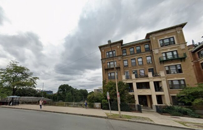 Building Photo - Southwest facing 5th floor 3 bedroom in elevator building.