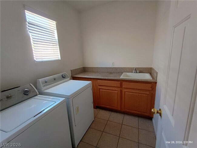 Building Photo - 2695 Rimpacific Cir