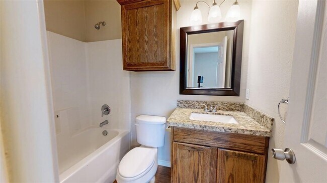 Building Photo - 609 Peyton St