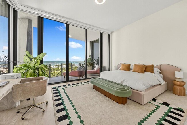 Building Photo - 2821 S Bayshore Dr