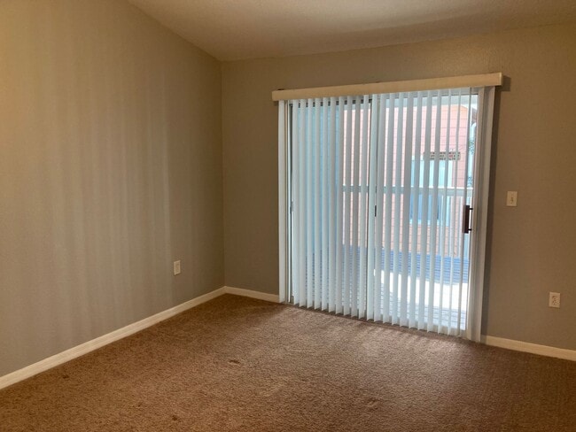 Building Photo - Large 2 master suites