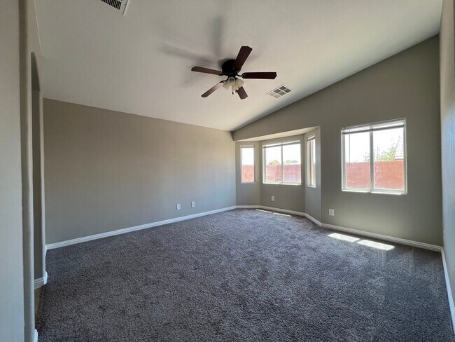 Building Photo - 9 E Verde Way