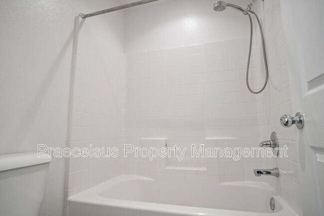 Building Photo - 2374 Calle Torreno