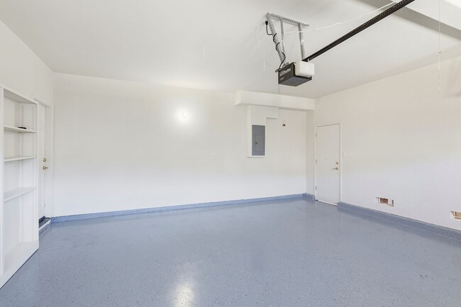 Building Photo - Seaview Ranch Neighborhood!