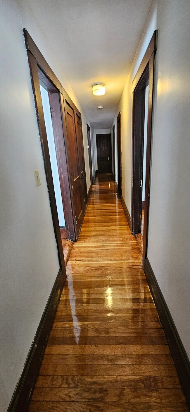 Building Photo - 96 Central St