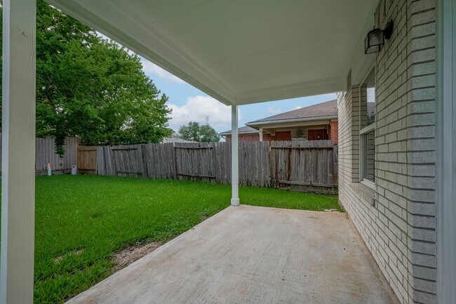 Building Photo - 9714 Angleside Ln