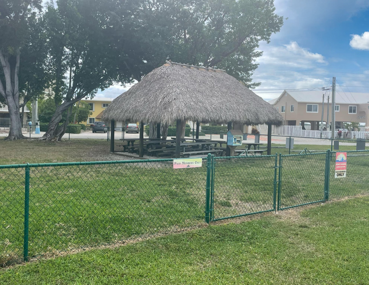 Homeowners Park - 240 2nd Rd