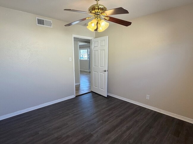 Building Photo - 2434 Beechwood St