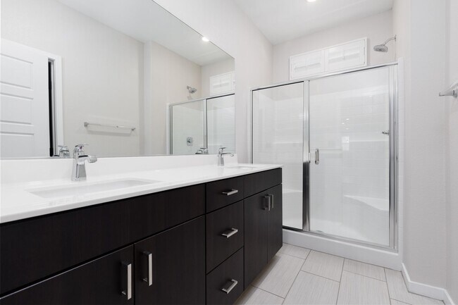 Building Photo - First floor unit in luxury gated Summerlin...