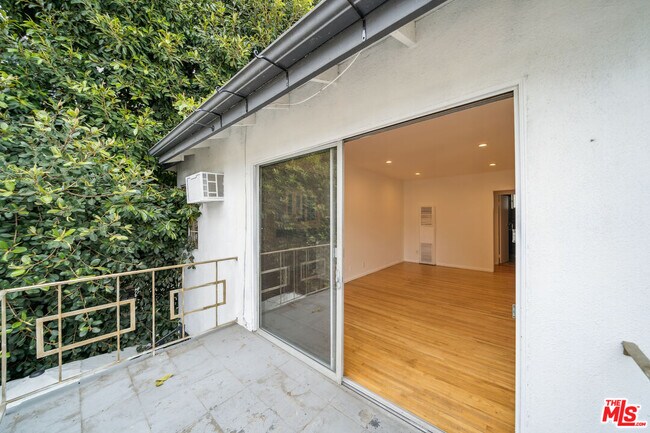 Building Photo - 710 Westmount Dr