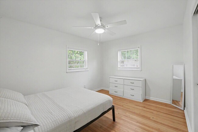 Building Photo - 713 Stafford St