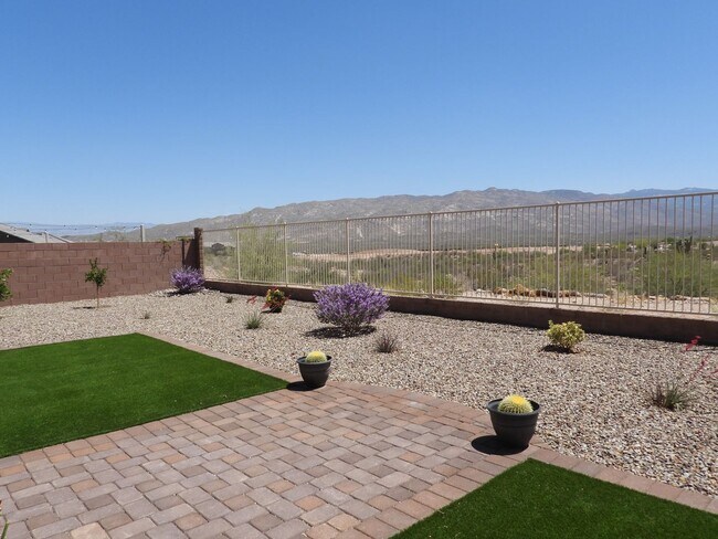 Building Photo - 3 Bedroom 2 Bathroom