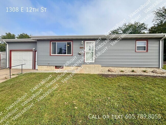 Primary Photo - 1308 E 12th St